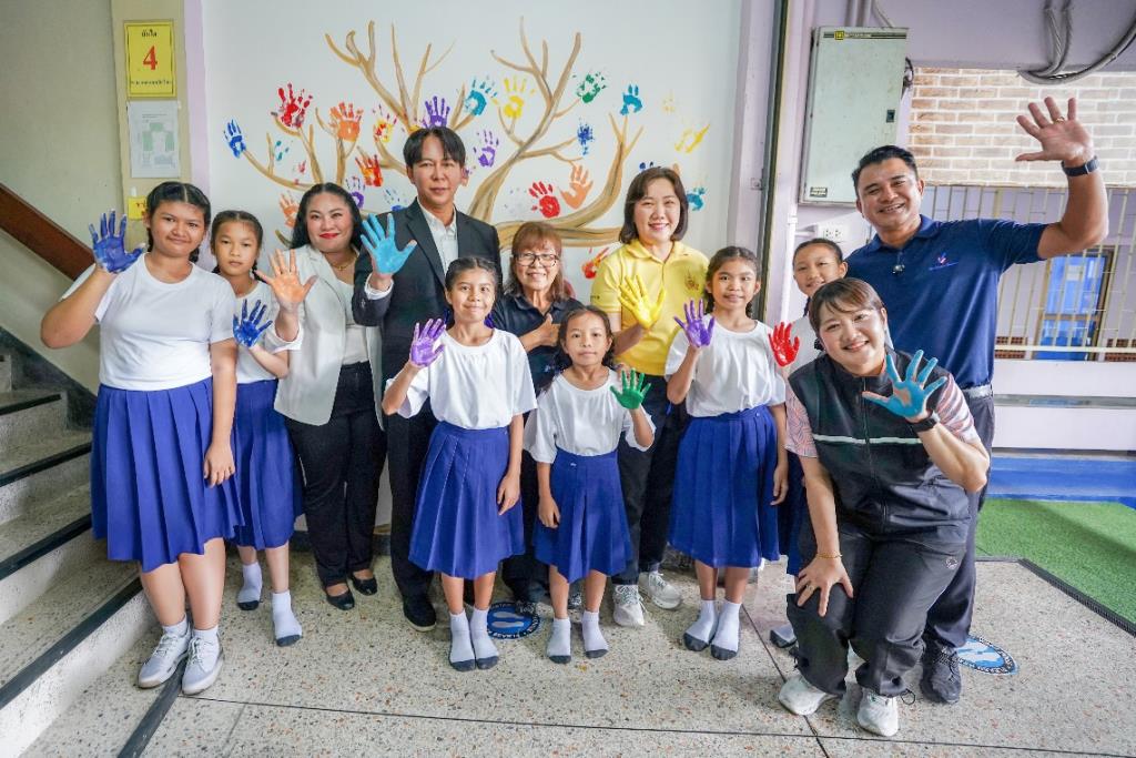 พลัส จับมือ มูลนิธิต่อต้านการทุจริต จัดโครงการ “แต้มสีเติมฝันฯ”