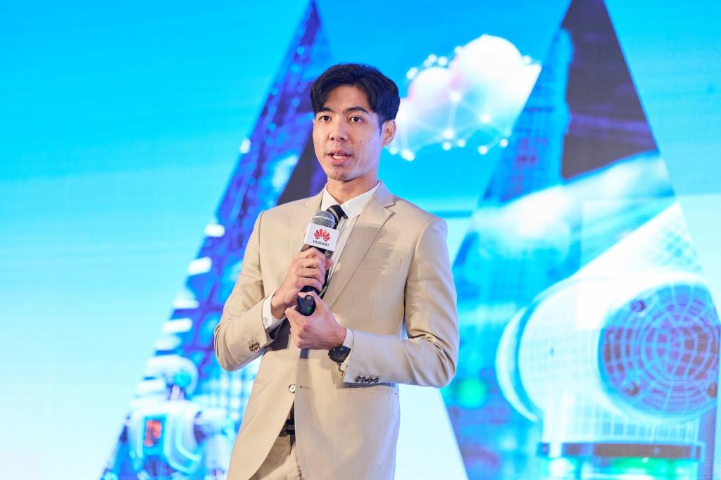 นายธนาภพ จุฑาวรรธนะ ผู้อำนวยการฝ่ายเทคนิค ธุรกิจเอ็นเตอร์ไพรส์ บริษัท หัวเว่ย เทคโนโลยี่ (ประเทศไทย) จำกัด