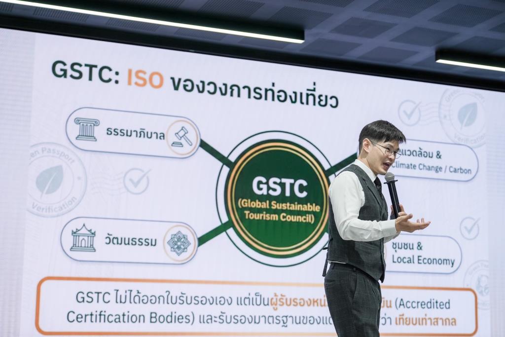 ผศ.ดร.เอกก์ ภทรธนกุล หัวหน้าภาควิชาการตลาด คณะพาณิชยศาสตร์และการบัญชี จุฬาลงกรณ์มหาวิทยาลัย และนายกสมาคมการตลาดแห่งประเทศไทย