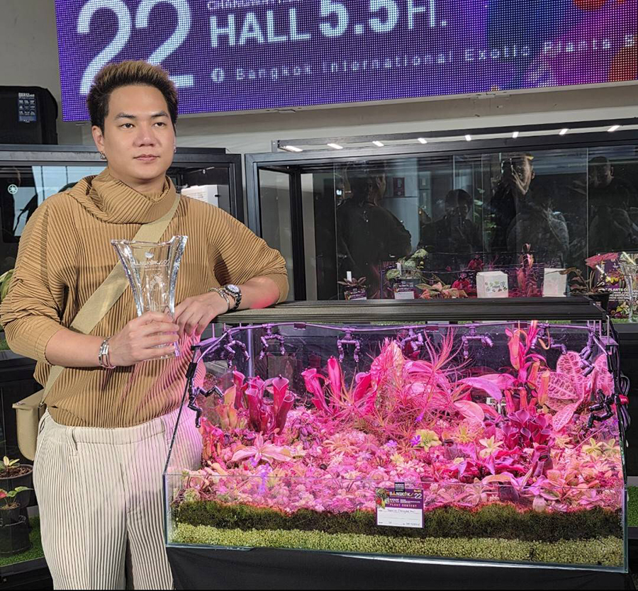 คุณเจษฎากร แซ่อึ๋ง เจ้าของสวน Variegated Zone Thailand 