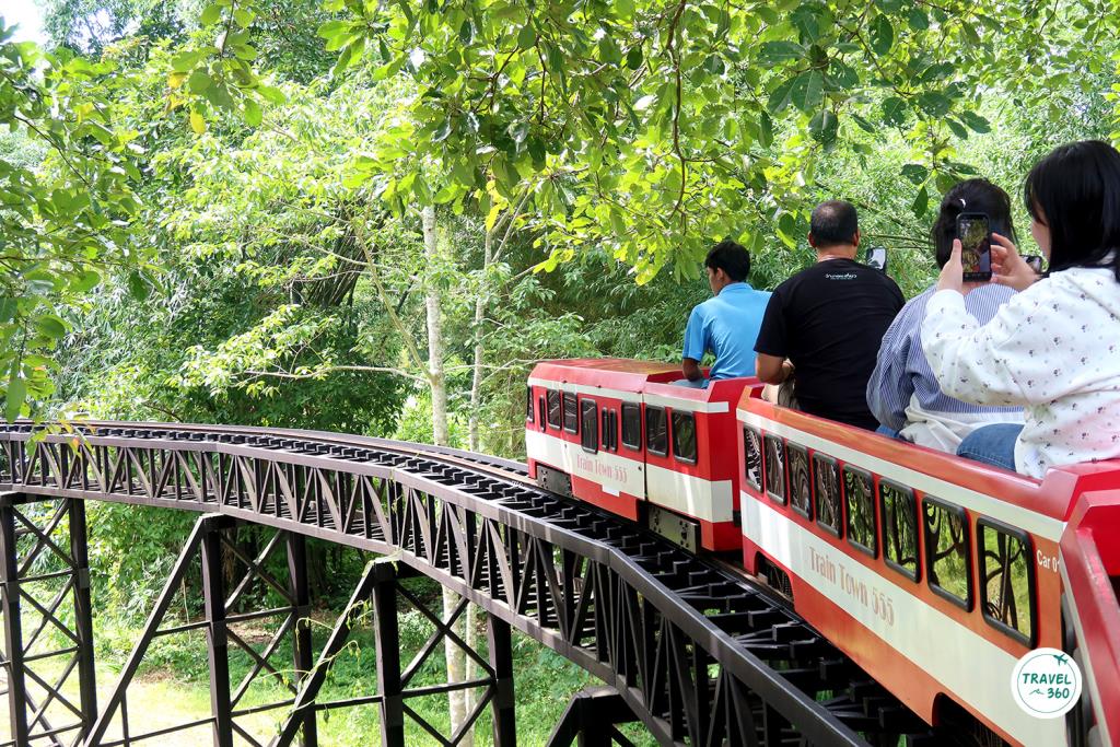 นั่งรถไฟแบบย้อนวัย