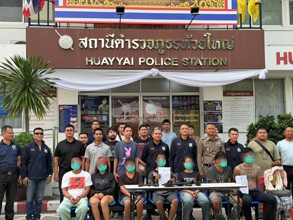 ตำรวจชลบุรีลุยห้วยใหญ่! ระดม 100 นาย บุก 6 จุด รวบ 8 ราย ยึดบีบีกัน-กระสุน 9 มม.-ยาไอซ์