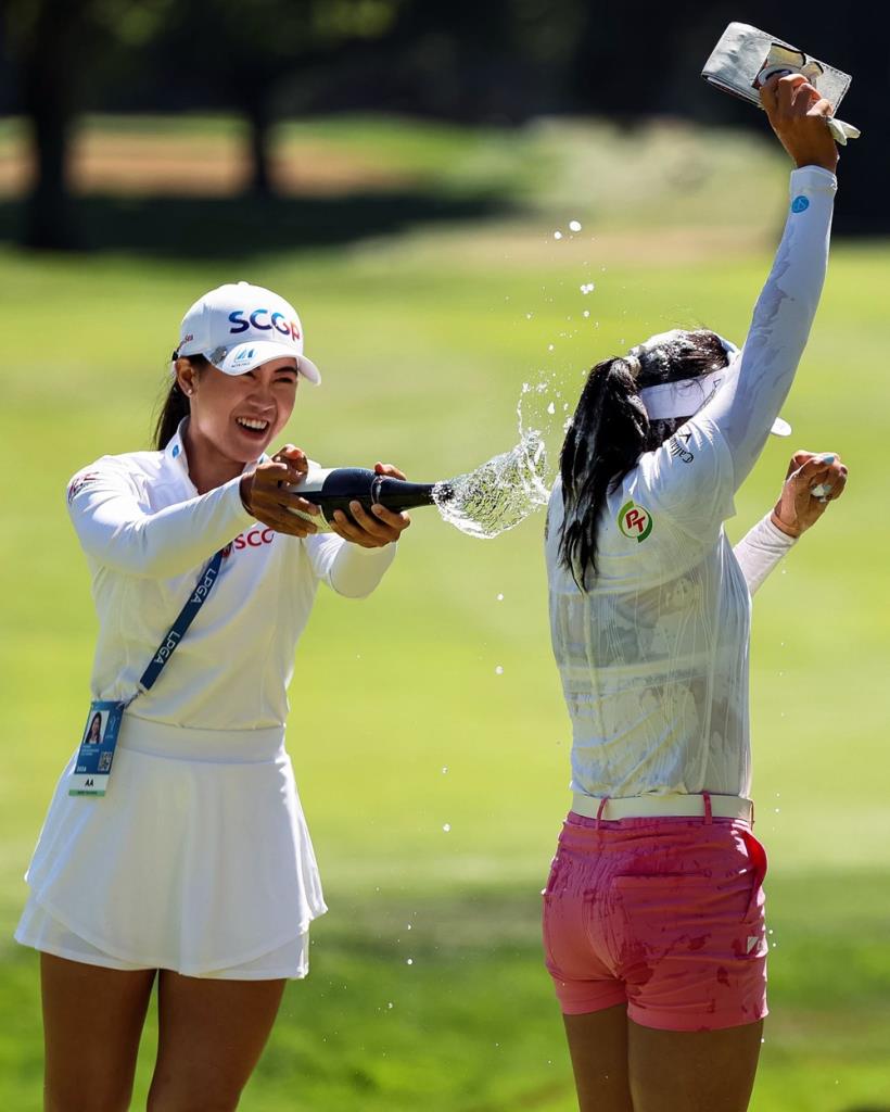 โปรเมียว-ปาจรีย์ อนันต์นฤการ ร่วมยินดี (ภาพ: LPGA)