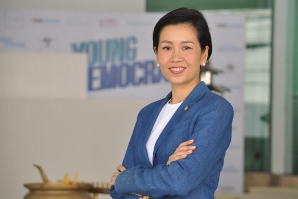 รัชดา ธนาดิเรก โฆษกประจำสำนักนายกรัฐมนตรี 