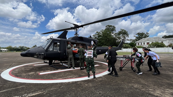ลำเลียงทหารเหยียบระเบิดขาขวาท่อนล่างขาดรักษาตัว รพ.ค่ายสรรพสิทธิประสงค์ กำลังใจยังดี