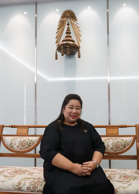 อ.รัตนาภรณ์ วามะสุรีย์ รองผู้อำนวยการฝ่ายวิรัชกิจ และกิจการพิเศษ ประธานโครงการ sister school โรงเรียนสาธิตจุฬาลงกรณ์มหาวิทยาลัย ฝ่ายประถม 
