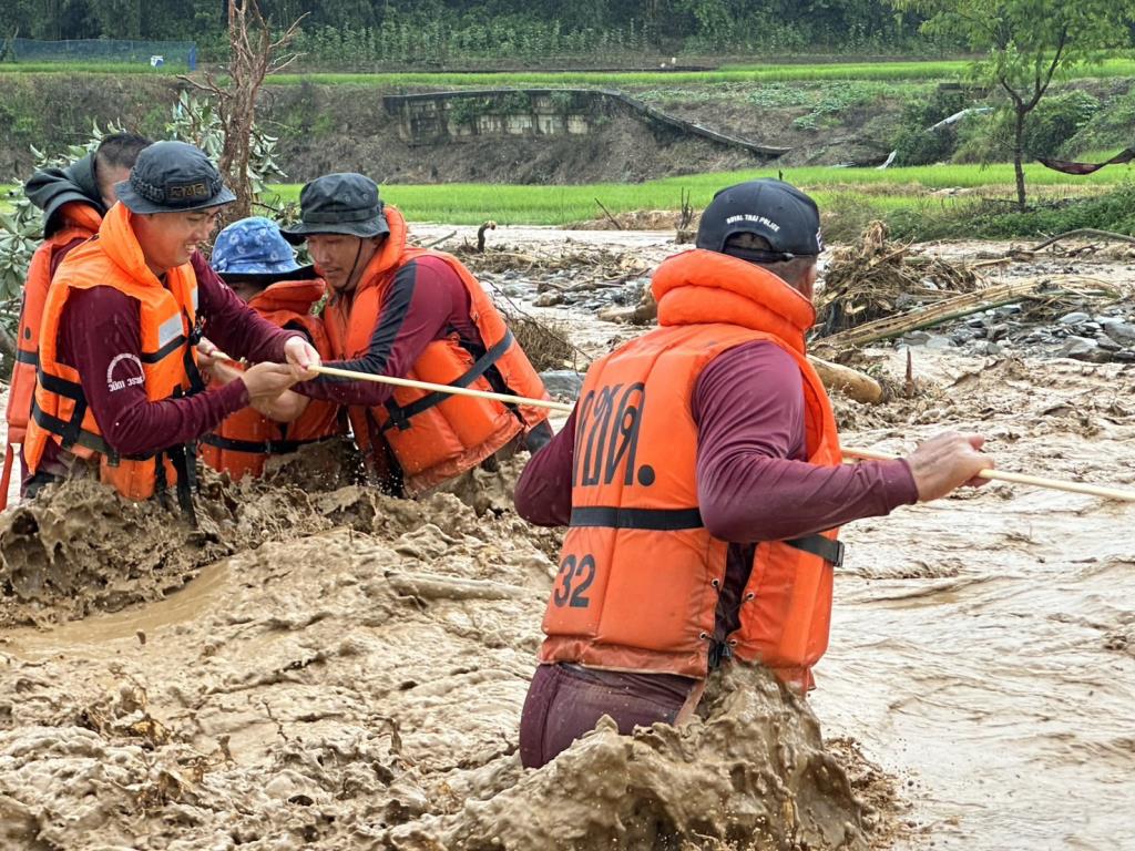 พบผู้ประสบภัยดับสังเวยน้ำท่วมปัว-ท่าวังผา เพิ่มเป็น 2 ศพ เดือดร้อนกว่า 8,000 ครัวเรือน 16,000 ชีวิต
