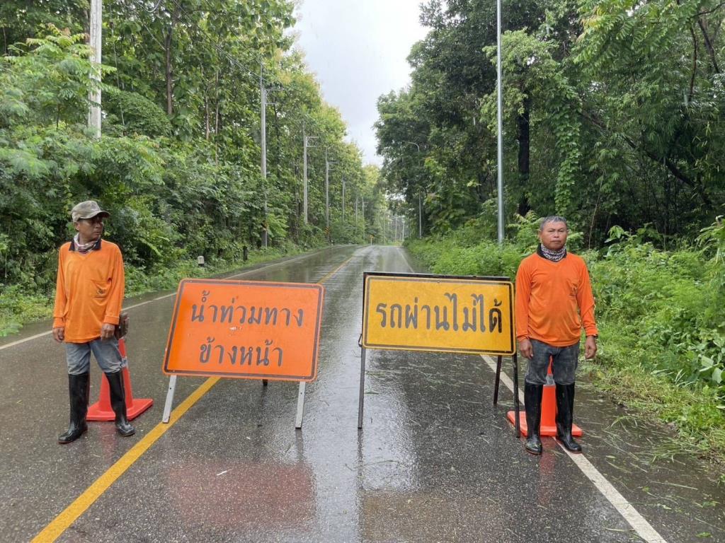 “น่าน-พะเยา”อ่วม น้ำท่วมถนนทช. 6 สาย น้ำแรงเซาะผิวไหล่ทางพัง รถผ่านไม่ได้