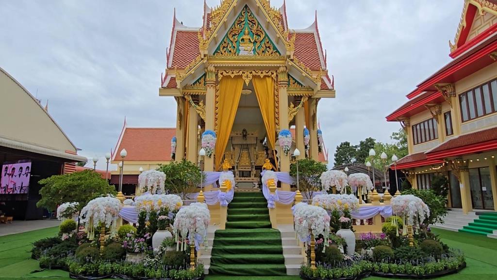สุดอาลัย พิธีพระราชทานเพลิงศพ พ.ต.อ.ธงชัย นายก อบจ.นนท์ ภรรยา-ครอบครัว ขรก.หลายหน่วยงาน ร่วมส่งครั้งสุดท้าย