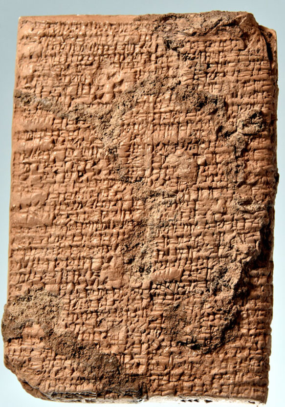จารึกมหากาพย์ Gilgamesh ที่กล่าวถึงตำนานของกษัตริย์ Gilgamesh แห่งเมือง Uruk เมื่อ 4,000 ปีก่อน ทั้งหมดมี 12 แผ่น และขณะนี้อยู่ที่พิพิธภัณฑ์ Sulaymaniyah Museum ใน Iraq ภาพจาก วิกิพีเดีย