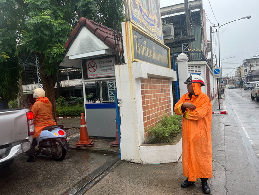 ตำรวจตรึงกำลัง รร.กัลยาณวัตรหลังมีโพสต์กราดยิง เร่งตามตัวเจ้าข้อความสอบปากคำ