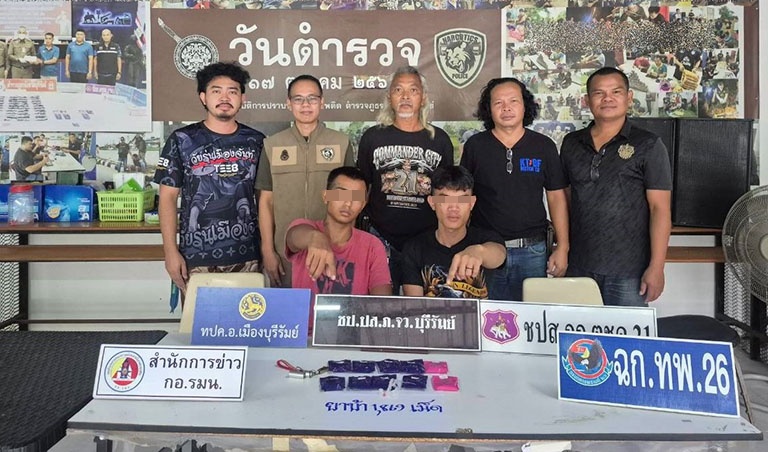 รวบ 2 หนุ่มบุรีรัมย์! พ้นคุกไม่ถึง 10 วัน หวนค้ายาบ้ายึดของกลางอื้อ 2 พันเม็ด อ้างไม่มีงานทำซ้ำพ่อแม่ยังติดคุกคดียาเสพติด