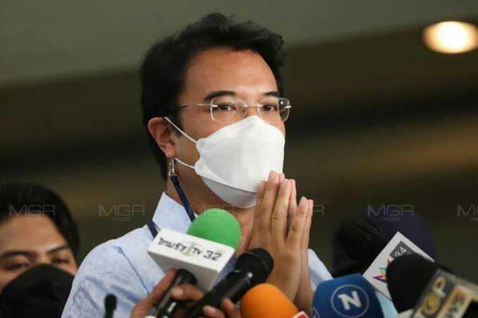 นายปริญญ์ พานิชภักดิ์ อดีตรองหัวหน้าพรรคประชาธิปัตย์ (ปชป.)