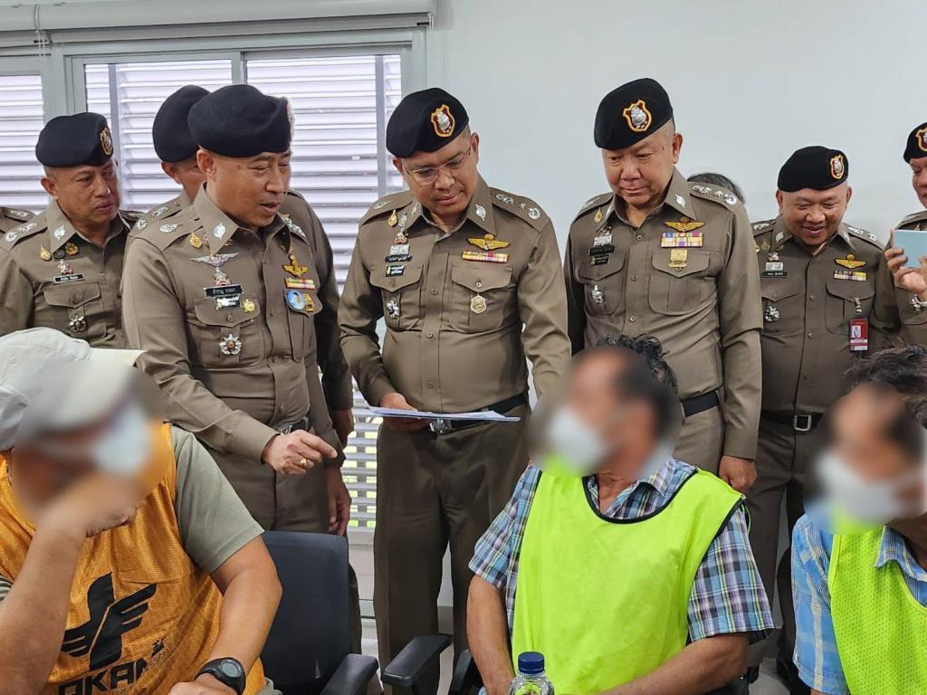 ทลาย “ขบวนการฟอกแรงงาน” ออกบัตรทะเบียน 0 เถื่อน รวบอดีตปลัดอ.ไชยปราการ–กำนัน–ผญบ. เอี่ยวสวมสิทธิต่างด้าว 23 ราย