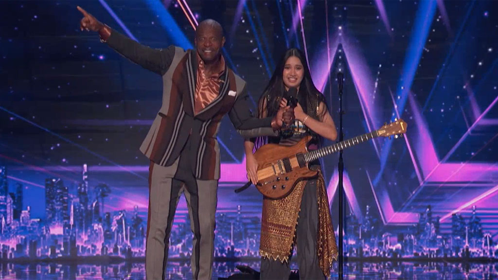 ส่องผ้าลายไทย “เนเน่ รอยัล” ใส่ขึ้นโชว์ AGT พิชิต Golden Buzzer