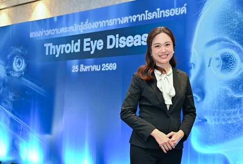 ผศ.พญ.พิมพ์ขวัญ จารุอำพรพรรณ จักษุแพทย์ผู้เชี่ยวชาญเฉพาะทางด้านศัลยกรรมจักษุตกแต่งและเสริมสร้าง โรงพยาบาลศิริราช