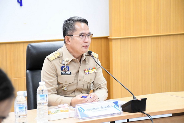 นายสุวรรธณ์ เข็มธนเพ็ชร ผู้ว่าราชการจังหวัดกาฬสินธุ์ 