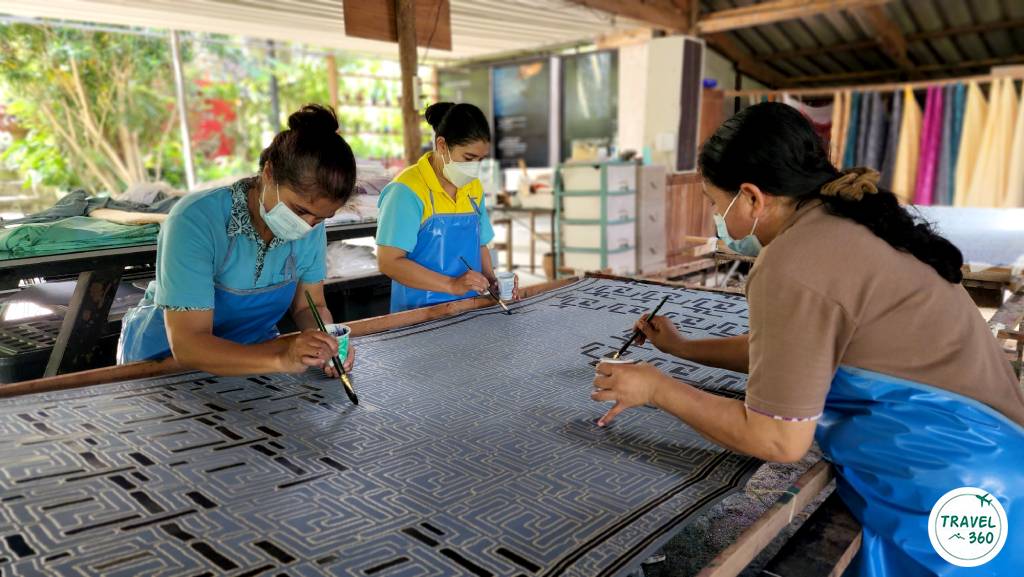 ผ้าลายประแจจีน ร้าน ดาหลา บาติก จ.กระบี่  