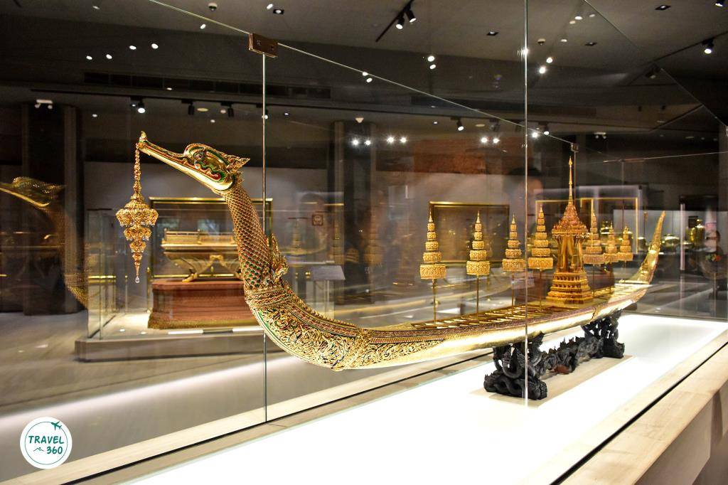เรือพระที่นั่งศรีสุพรรณหงส์จำลอง