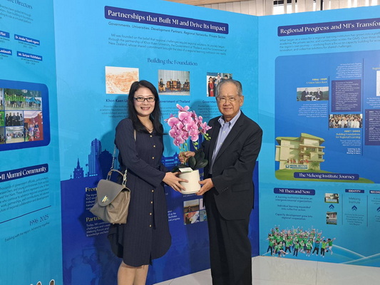 ดร.ณรงค์ชัย อัครเศรณี กรรมการผู้ทรงคุณวุฒิและประธานคณะกรรมการบริหารสถาบันแม่โขงฯ  