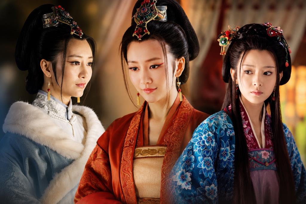 หวังโอวโดดเด่นจากซีรีส์ดัง “มหาบุรุษพลิกแผ่นดิน” (Nirvana in Fire) ในบท “ฉินปันรั่ว” กุนซือสาวคนสำคัญของอวี้อ๋อง ผู้เฉลียวฉลาดและมีเครือข่ายข่าวกรองอยู่ในมือ โดยมีเป้าหมายช่วยผลักดันอวี้อ๋องขึ้นสู่บัลลังก์
