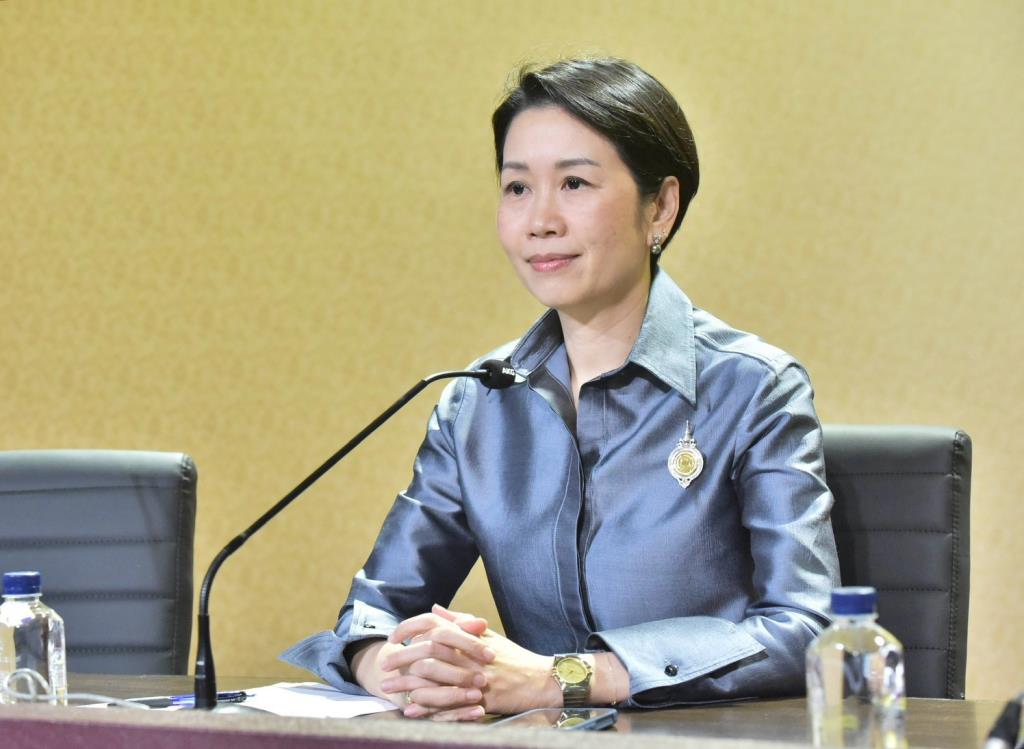 รัชดา ธนาดิเรก
