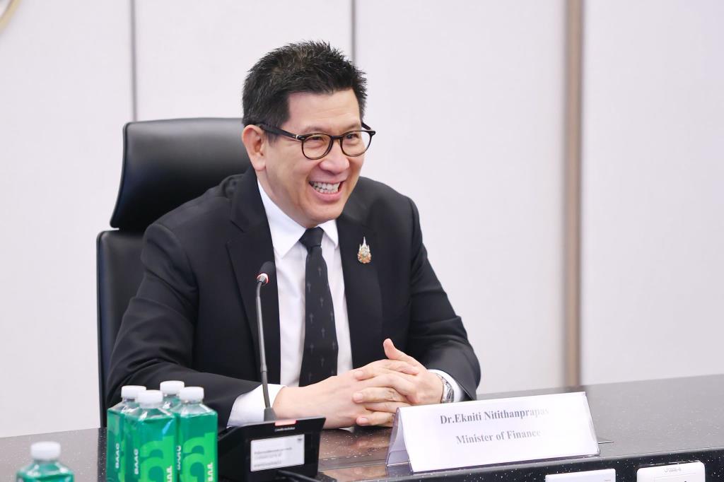 นายเอกนิติ นิติทัณฑ์ประภาส รองนายกรัฐมนตรีและรัฐมนตรีว่าการกระทรวงการคลัง