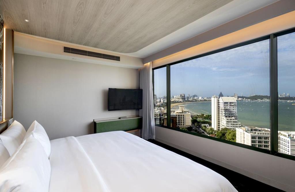 Voyage Panoramic Suite
