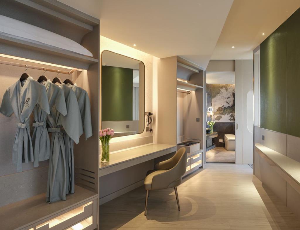 Voyage Panoramic Suite