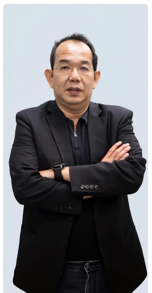 นายเมฆินทร์ เพ็ชรพลาย
