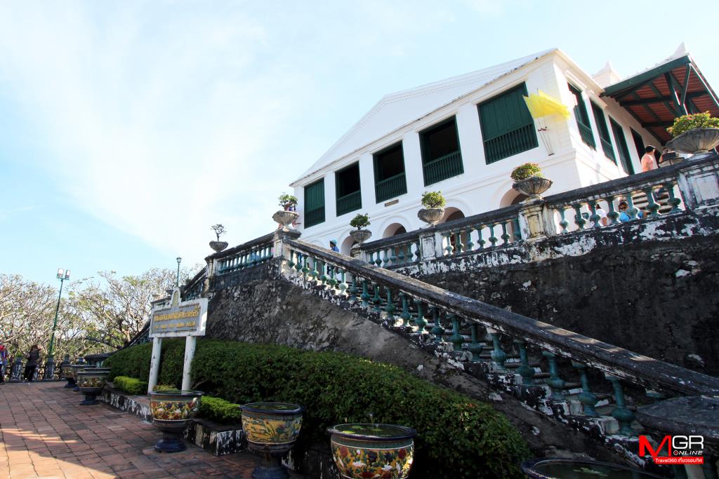 พระที่นั่งเพชรภูมิไพโรจน์ 