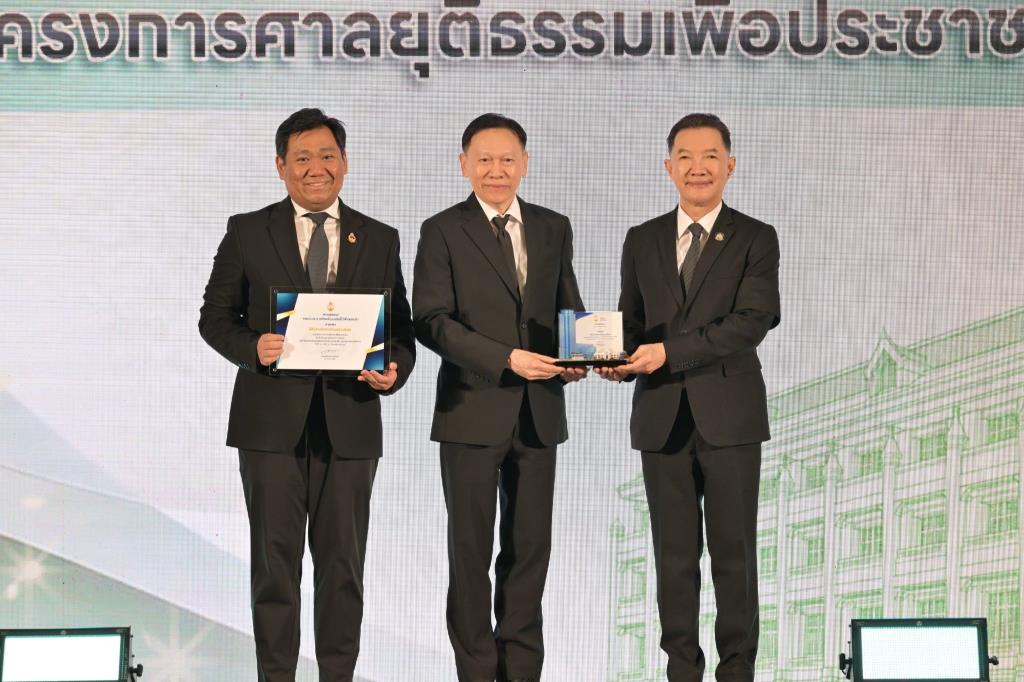 นายอดิศักดิ์ ตันติวงศ์ ประธานศาลฎีกา