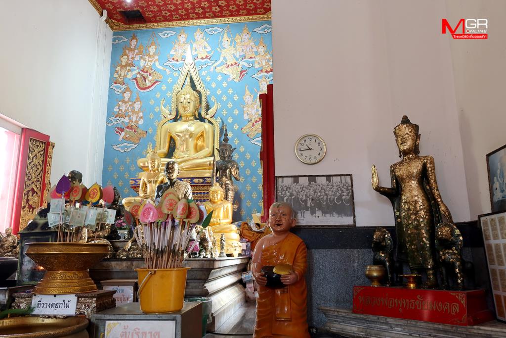 หลวงพ่อพุทธชัยมงคล (องค์ขวามือ)