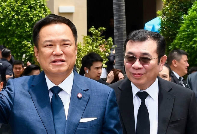 อนุทิน ชาญซีรกูล - ทองเจือ ชาติกิจเจริญ