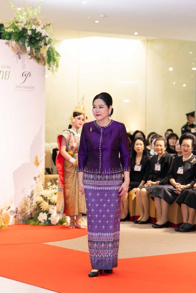 ลาลีวรรณ กาญจนจารี