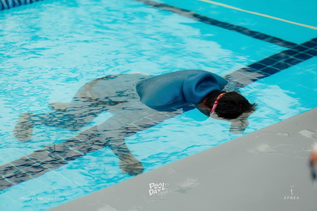 ระหว่างการแข่งขั้นก้มหน้ากลั้นหายใจ