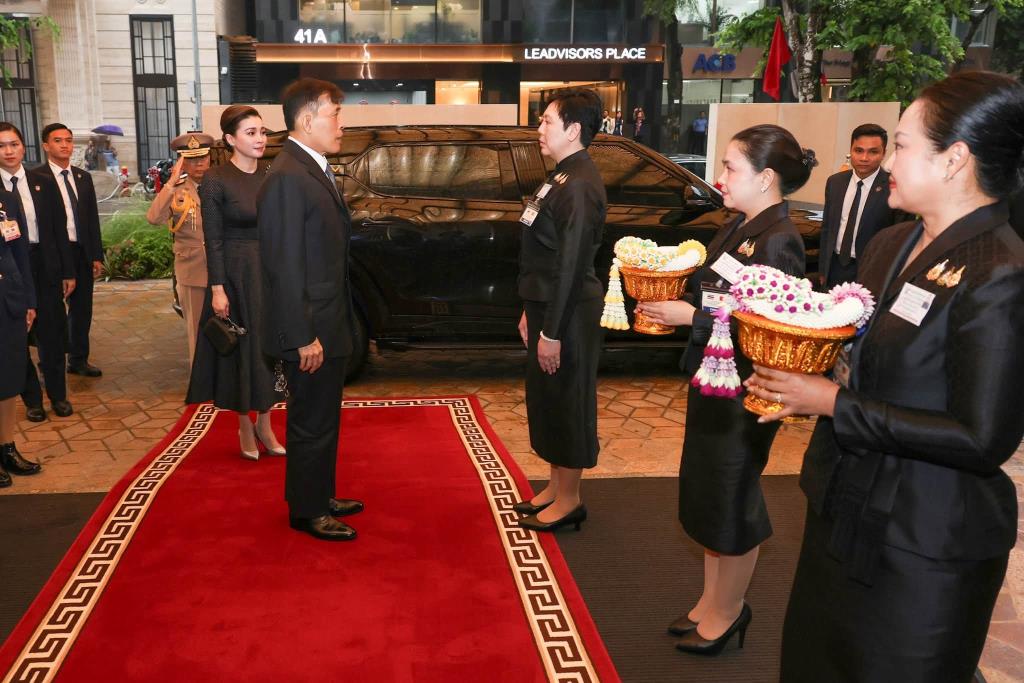 ในหลวง-พระราชินี เสด็จฯกรุงฮานอย ในวาระการเฉลิมฉลอง  ครบ 50 ปี การสถาปนาความสัมพันธ์ทางการทูตไทย-เวียดนาม