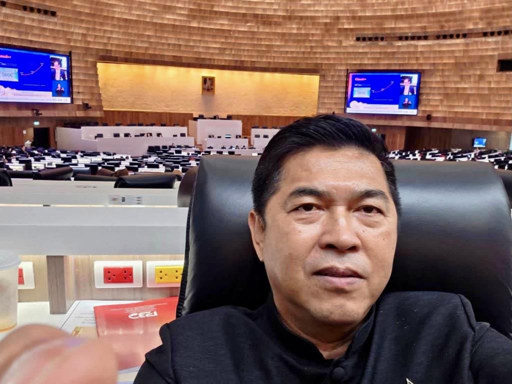 คัมภีร์ ชื่นบาน