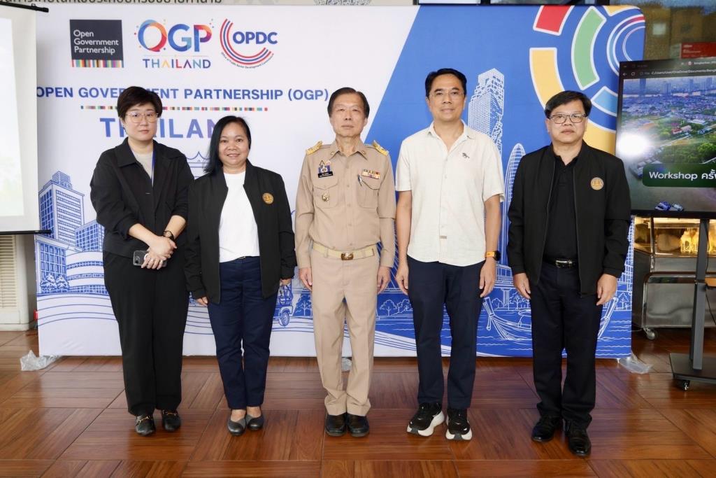 นายนิกูล ธนวรเมธ รองผู้ว่าราชการจังหวัดสมุทรปราการ (กลาง) เป็นประธานเปิด “เวทีแลกเปลี่ยนชุมชน x Experts” พร้อมด้วยนายบัณฑูร เศรษฐศิโรตม์ นางอารีย์พันธ์ เจริญสุข และ น.ส.อรพรรณ สุวรรณวัฒนกุล ที่อุ่นใจริเวอร์ไซด์ อ.พระประแดง จ.สมุทรปราการ เมื่อวันที่ 14 ก.ย. 69