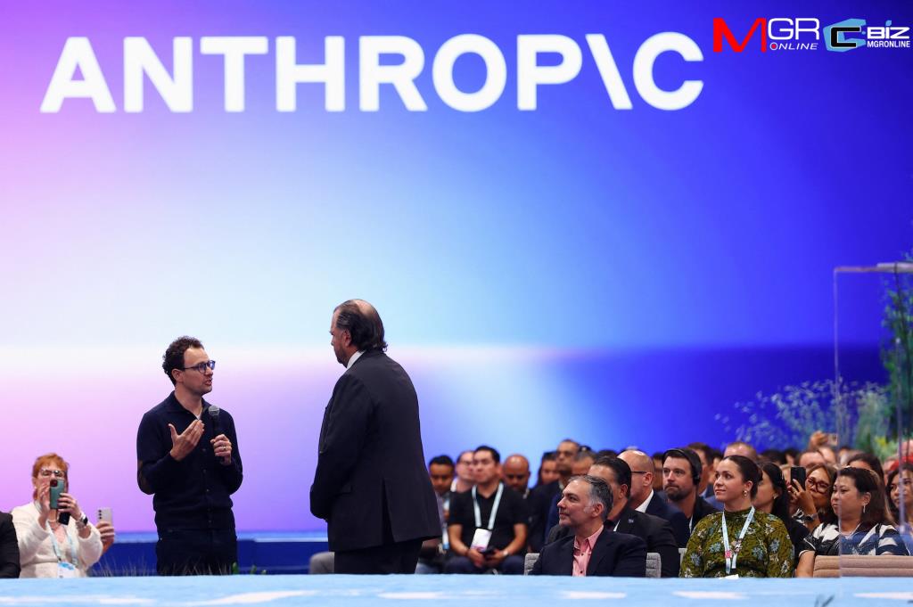 ดาริโอ อาโมเด ประธานเจ้าหน้าที่บริหาร Anthropic ได้ขึ้นเวทีในช่วง keynote และยืนยันจุดยืนจากบทความ “We Must Pace the Frontier”