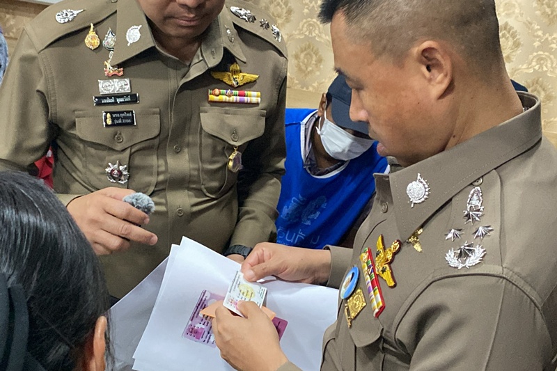 เปิดปฏิบัติการ “ปิดฉากแรงเงา 2” ทลายแก๊งสวมบัตรประจำตัวเลข 0 ที่สุราษฎร์ อดีตปลัดอำเภอมีเอี่ยว เรียกค่าดำเนินการหัวละ 6 หมื่น