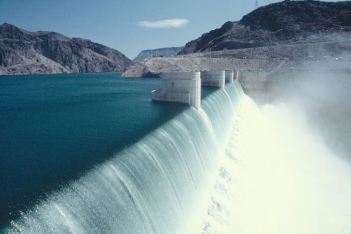 ภาพประวัติศาสตร์น้ำล้นเขื่อน Hoover ในสหรัฐอเมริกา เมื่อปี 1983 ภาพจาก UNLV Libraries Special Collections & Archives