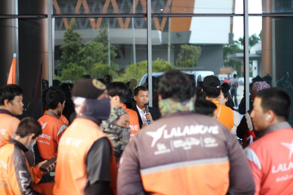 ภาพจากเฟซบุ๊ก เซีย จำปาทอง - Sia Jampathong