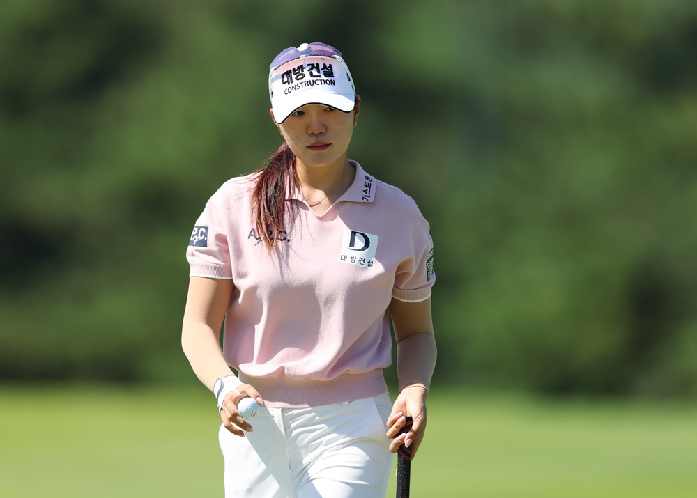 คิม มินซุน7 แซงขึ้นนำรอบสาม (ภาพ: KLPGA) 