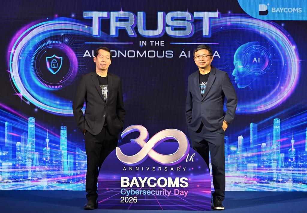 จากซ้าย อวิรุทธ์ เลี้ยงศิริ และ ศุภชัย บุริสตระกูล 