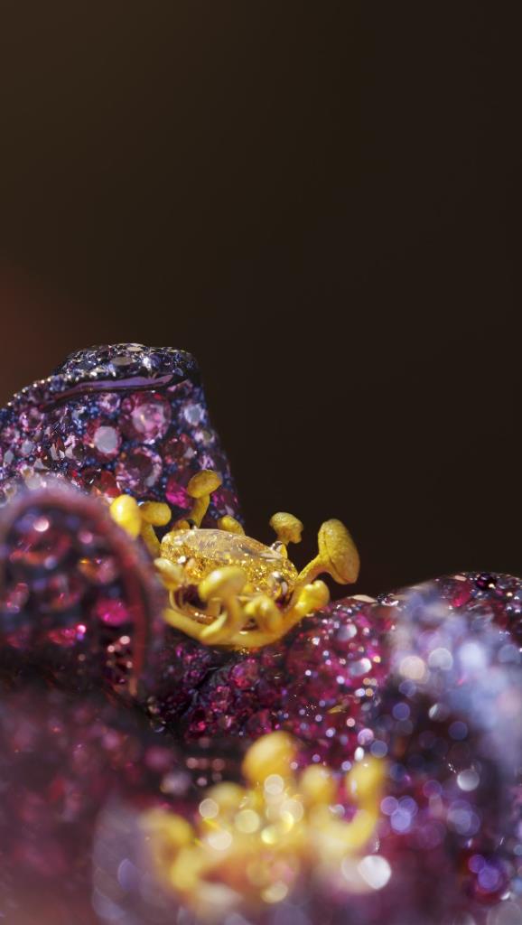 CINDY CHAOs signature lacquer stamens sculpted with 18K Gold and painted with lacquer