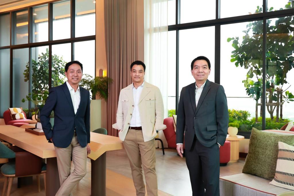 (จากซ้าย) ประเสริฐ ตระการวชิรหัตถ์ รองกรรมการผู้จัดการฝ่ายจัดซื้อส่วนโครงการ, สมัตถ์คม ต่างวิวัฒน์ ผู้ช่วยกรรมการผู้จัดการฝ่ายพัฒนาโครงการคอนโดมิเนียม บริษัท แสนสิริ จำกัด (มหาชน) และ ตระกูล ส่งพิริยะกิจ ลีดเดอร์ ลิกซิล ประเทศไทย, ธุรกิจเทคโนโลยีการใช้น้ำ