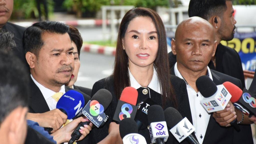 น.ส.ณภาภัช อัญชสาณิชมน หรือ สจ.จอย อดีตนายก อบจ.ปราจีนบุรี และอดีต ส.อบจ.ปราจีนบุรี ภรรยา สจ.โต้ง 