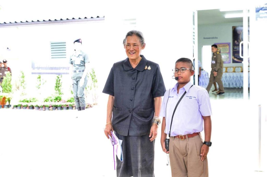 “น้องปัณ” มัคคุเทศก์น้อยผู้ถวายรายงาน “ กรมสมเด็จพระเทพฯ” กับความฝันอยากเป็นผู้พิทักษ์ป่า (ภาพ : เพจ สำนักงานกปร.)
