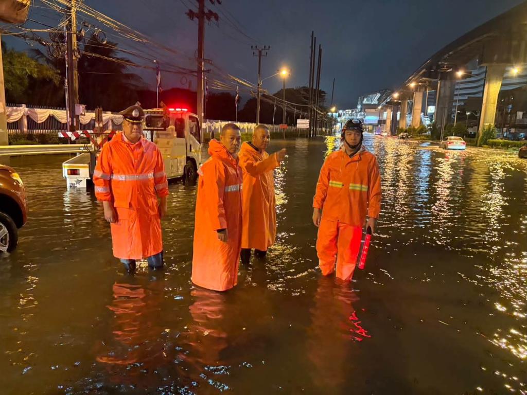ตรวจพื้นที่ เพื่ออำนวยความสะดวกด้านการจราจรให้ประชาขน